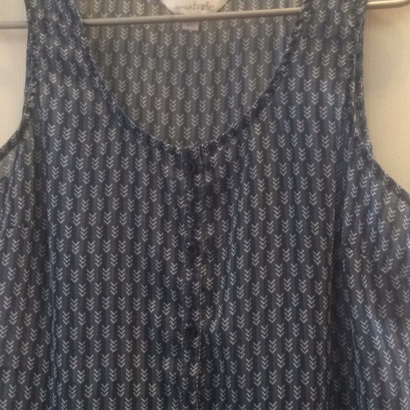 FINAL MARKDOWN LADIES sheer charming Charlie top medium - Picture 3 of 5